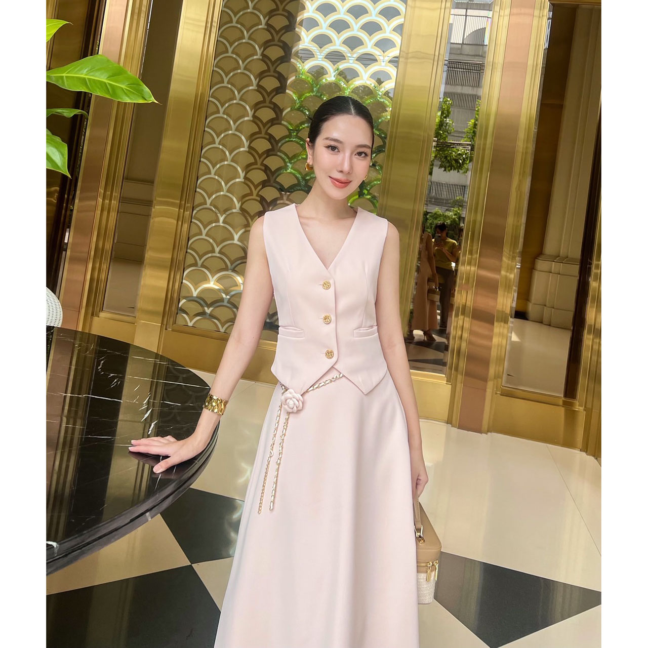 kudapy เซ็ท 3 ชิ้น เสื้อ Vest+กระโปรงยาว+เข็มขัด เสื้อกับกระโปรงเราใช้ผ้าเดียวกัน มีเชือกผูกด้านหลังเพื่อปรับ