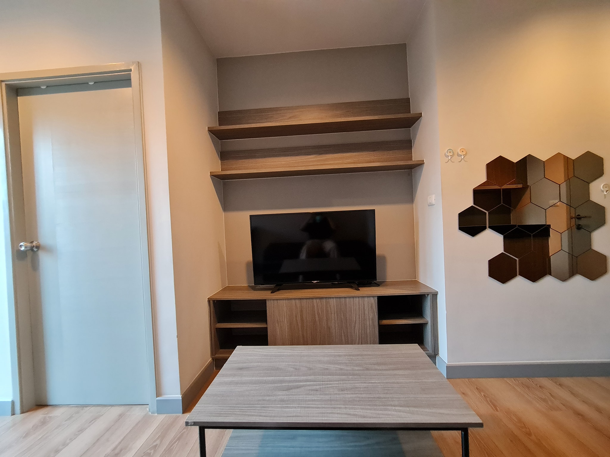 ปล่อยเช่าคอนโด แชปเตอร์วัน มิดทาวน์ ลาดพร้าว 24 (Chapter One Midtown Ladprao 24) - พร้อมอยู่ 1ห้องนอน 1ห้องน้ำ 1ห้องนั่งเล่น - ใกล้ MRT ลาดพร้าว - ขนาดห้อง 30 ตรม. ชั้น 4