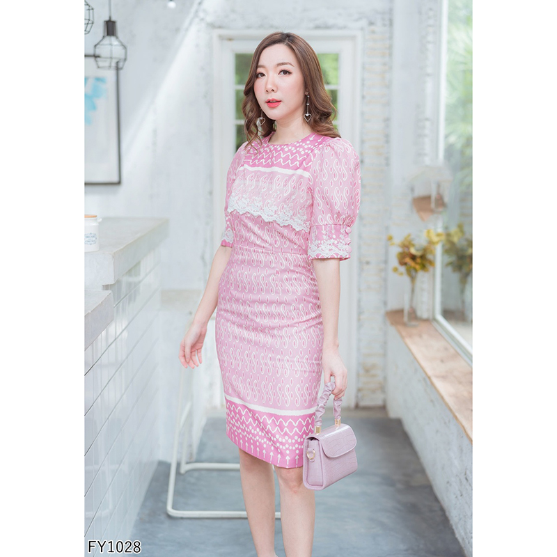 kudapy เดรสสั้นสีชมพู/สีเขียว/สีแดว แขนตุ๊กตาอกลูกไม้ลายไทย