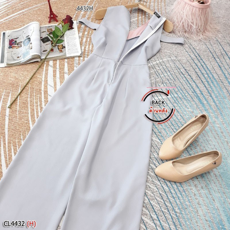 kudapy จั้มสูทขายาวทรงเปิดไหล่ อกตัดต่อผ้าสีอ่อนติดดอกไม้สีหวาน ผ้าซาร่าดีเทลน่ารัก