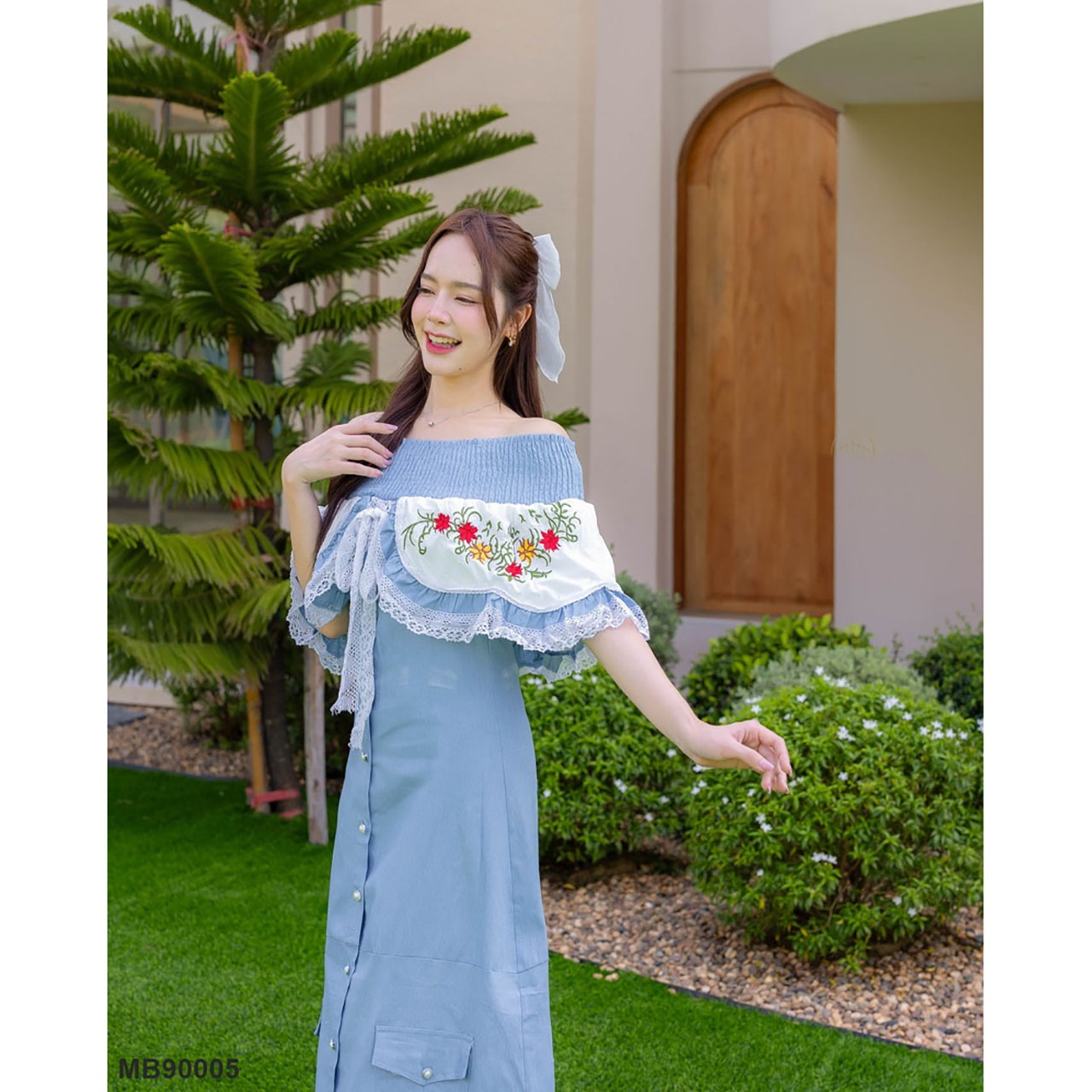 kudapy เดรสยาวผ้ายืดเปิดไหล่ เนื้อไม่หนาไม่บาง ใส่ง่าย ใส่สบาย ทรงบัวช่วงแขน ประดับผ้าระบาย ปักลายดอก