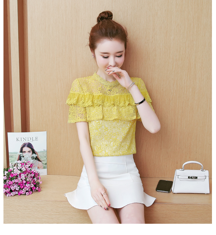 เสื้อลูกไม้สีเหลือง ผ้าลูกไม้เนื้อนิ่ม ยืดหยุ่นได้ดีค่ะ