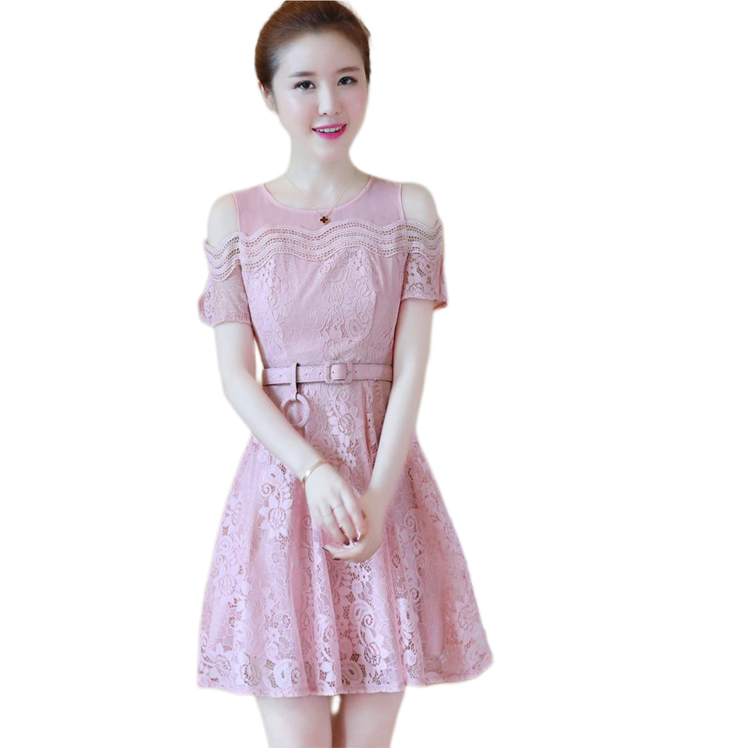 kudapy ชุดเดรสสั้นผ้าลูกไม้สีชมพูอมส้ม แขนสั้นโชว์ไหล่ กระโปรงทรงบาน มาพร้อมเข็มขัดสีชมพู งานซิบหลังอย่างดีน้าาา