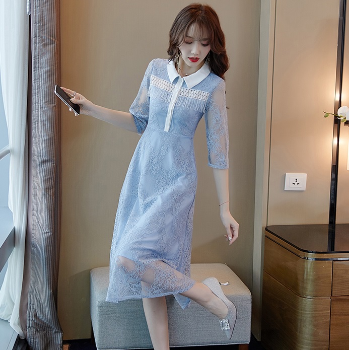 ชุดเดรสสีฟ้า ผ้าลูกไม้เนื้อดี แขนยาวสี่ส่วน คอปกสีขาว มีกระดุมผ่าหน้าอก L