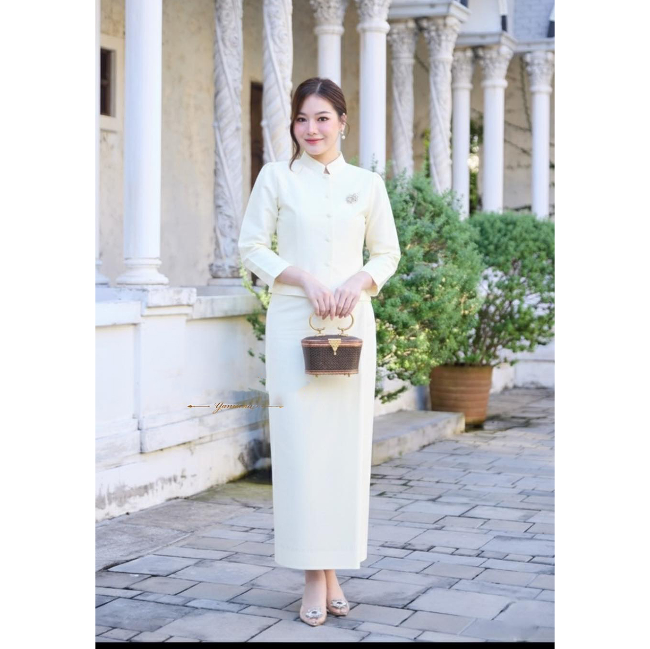 kudapy ชุดไทยเรือนต้นผ้าไหมจิตรลดา เด่นด้วยทรงคอตั้ง แขนกระบอก สง่างามในแบบฉบับสตรีไทย