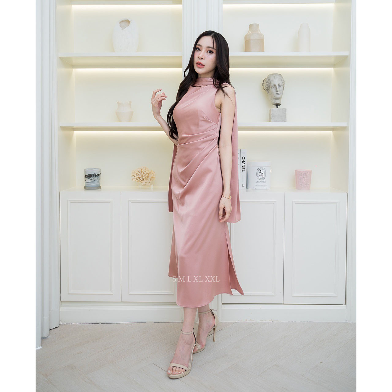 kudapy เดรสยาวแขนกุด มาพร้อมผ้าคลุมไหล่สวยเก๋ ชุดไปงานแต่งงาน ชุดออกงาน ชุดเพื่อนเจ้าสาว ผ้าเครปซาติน