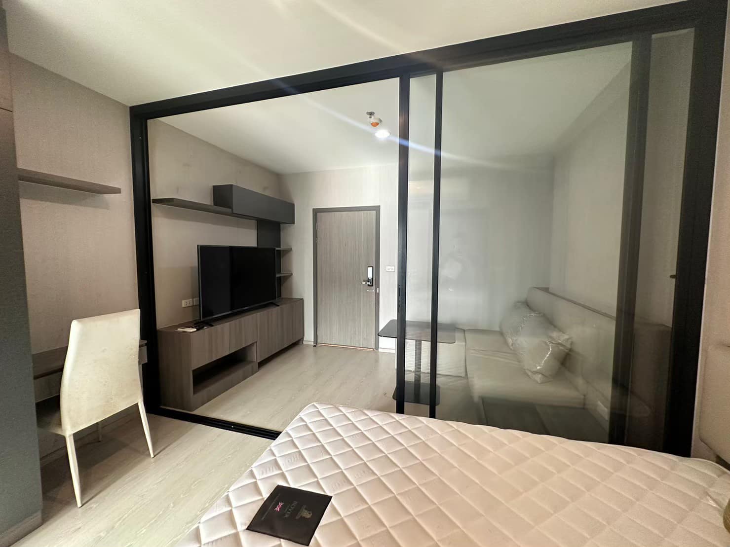 สนใจชมห้องติดต่อได้เลย Line ID: Smile-easy ปล่อยเช่าคอนโด ไอดีโอ ท่าพระ อินเตอร์เชนจ์ (Ideo Thaphra Interchange) - 1ห้องนอน 1ห้องน้ำ 1ห้องครัว - ใกล้ MRT ท่าพระ - ขนาดห้อง 28 ตรม. ชั้น 11