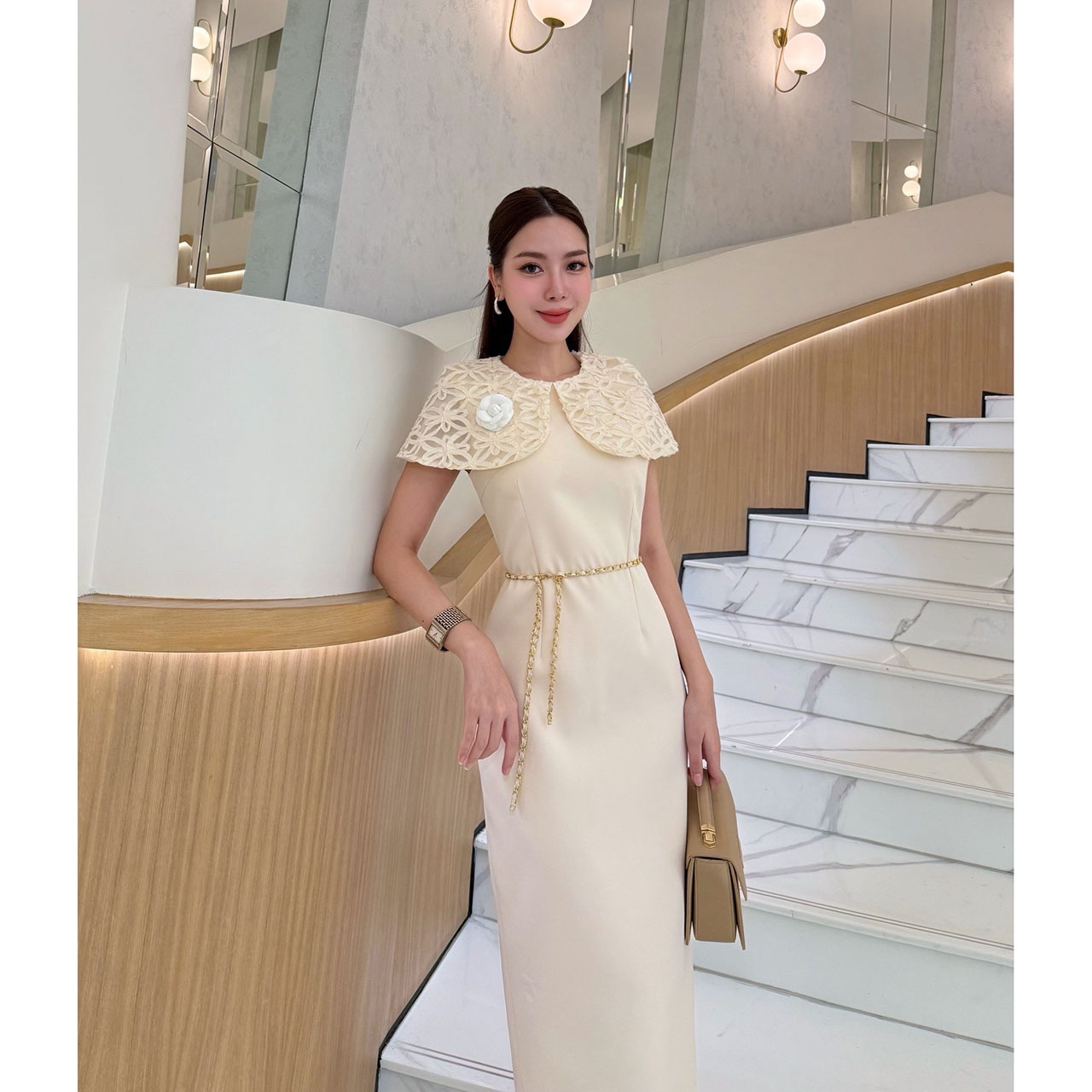 kudapy เดรสทรงสอบ แต่งปกใหญ่ด้วยผ้าลูกไม้พรีเมี่ยม กระโปรงผ่าด้านหลังเ