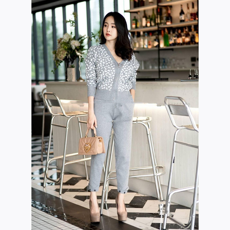 kudapy set เสื้อ+กางเกงสีครีม/ดำ/น้ำตาล/เทา ไหมพรม เสื้อคลุมลายเสือ มาพร้อมกางเกง งานไหมพรม