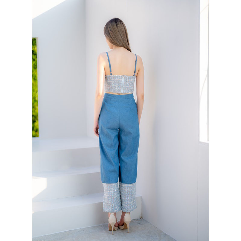 kudapy ชุด Set เสื้อ Crop สายเดี่ยวผ้าทวิตสีฟ้า มาพร้อมกางเกงยีนส์แฟชั่นทรงกระบอกแต่งผ้าทวิตปลายกางเกง