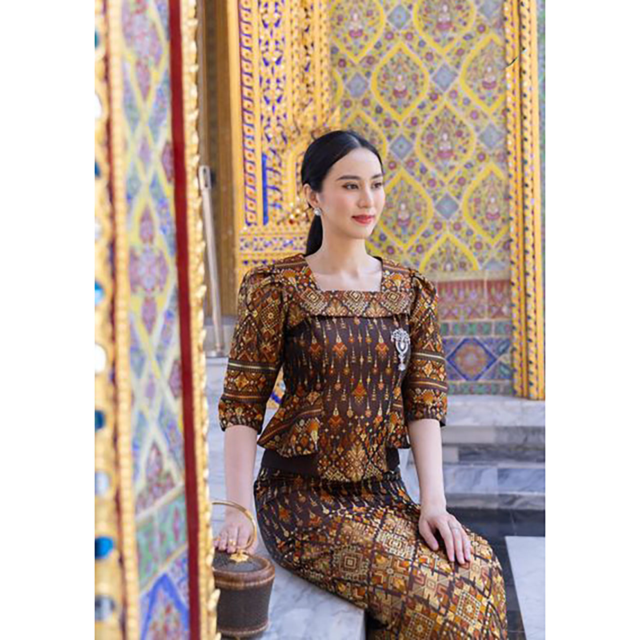 kudapy ชุดเซ็ทเสื้อผ้าไหม ผ้าถุง ชุดออกงาน ชุดไปวัด ชุดทำบุญ - ผ้าไหมทอ ลายแพรวากาฬสินธุ์ เซทแม่ดอกบัวบาน