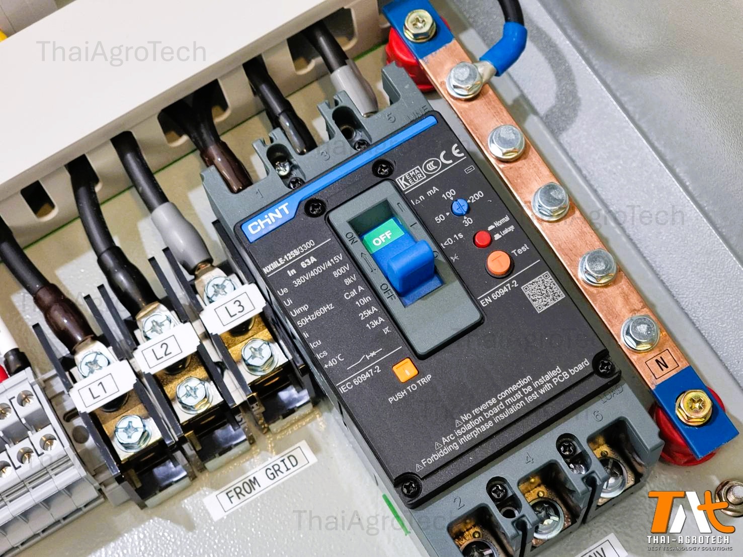 ตู้คอมบายเนอร์ใช้กับงานติดตั้งระบบโซล่าเซลล์ 1000V ดีซี 5 สตริง 20-50กิโลวัตต์ 3เฟส พร้อมเบรคเกอร์กันไฟดูด RCBO AC-DC Combiner Box RCBO 5String 3Ph