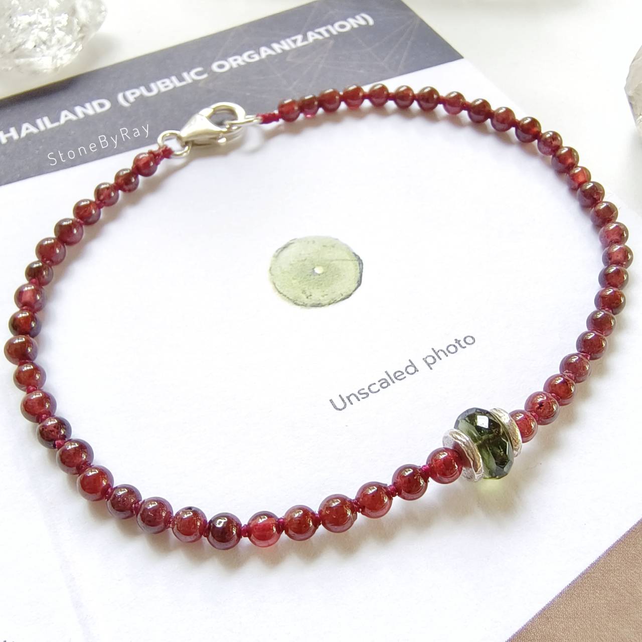 สร้อยข้อมือเงินสะเก็ดดาวโมดาไวต์กับโกเมน Moldavite+Garnet