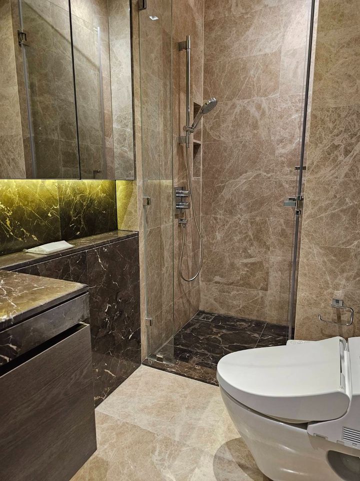 ให้เช่าห้องมุมตกแต่งสวยน่าอยู่ BTS ชิดลม สอบถามแอด Line ID : Smile-easy ที่ 28 Chidlom (ทเวนตี้เอท ชิดลม)