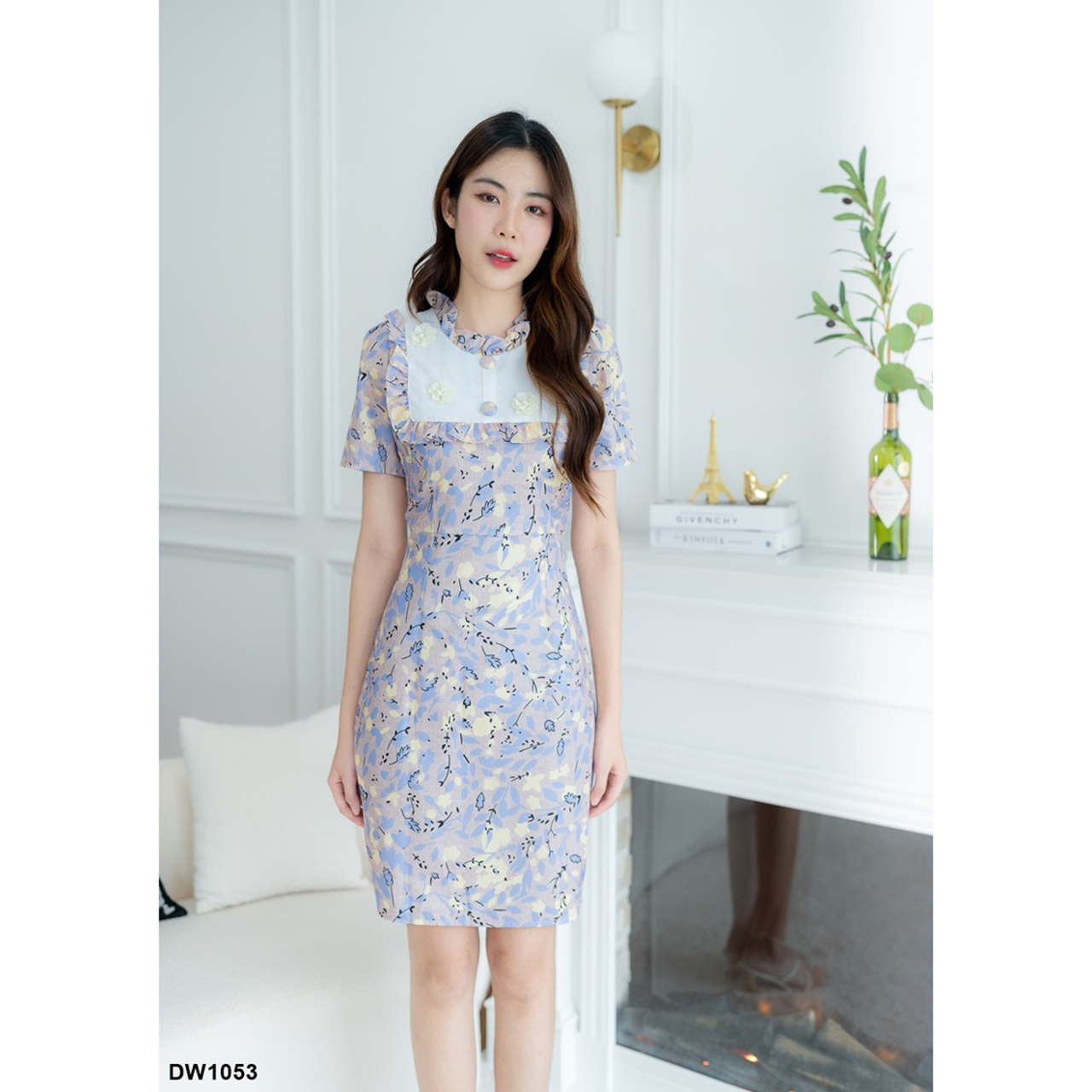 kudapy เดรสผ้าพิมพ์ลาย สี Classic แต่งกระดุม ทรงเข้ารูป เป็นงานซิปหลัง ใส่ไปทำงานได้ลุคสบาย