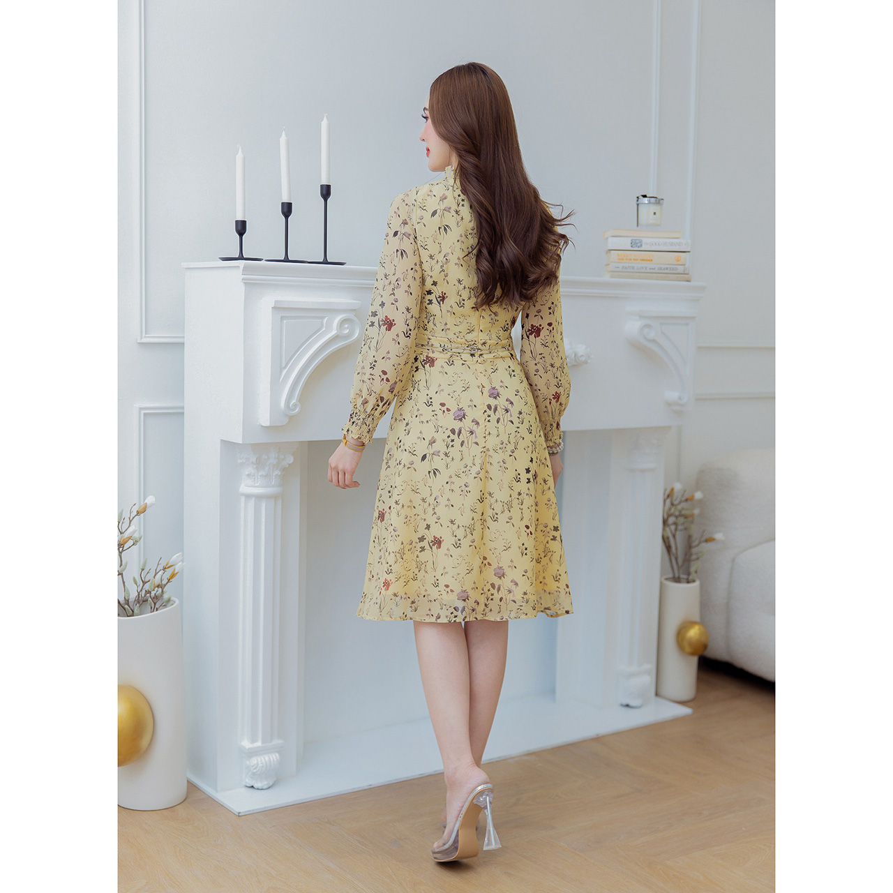 kudapy เดรสชีฟอง ลุคสวยหรู ดูดีชุดนี้ทั้งลายผ้า และดีเทล มีดีเทลคอจับจีบเล็กๆ ช่วงอกแต่งด้วยลูกไม้