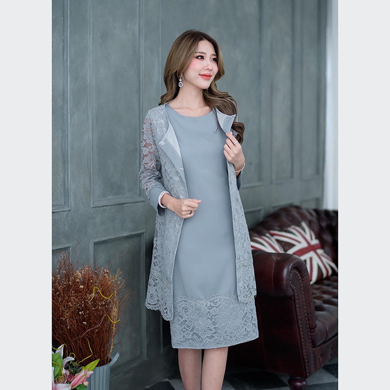 kudapyเดรสสูท+เสื้อคลุมสีเทา ผ้าพื้นแขนกุดแต่งลูกไม้ช่วงชายกระโปรง