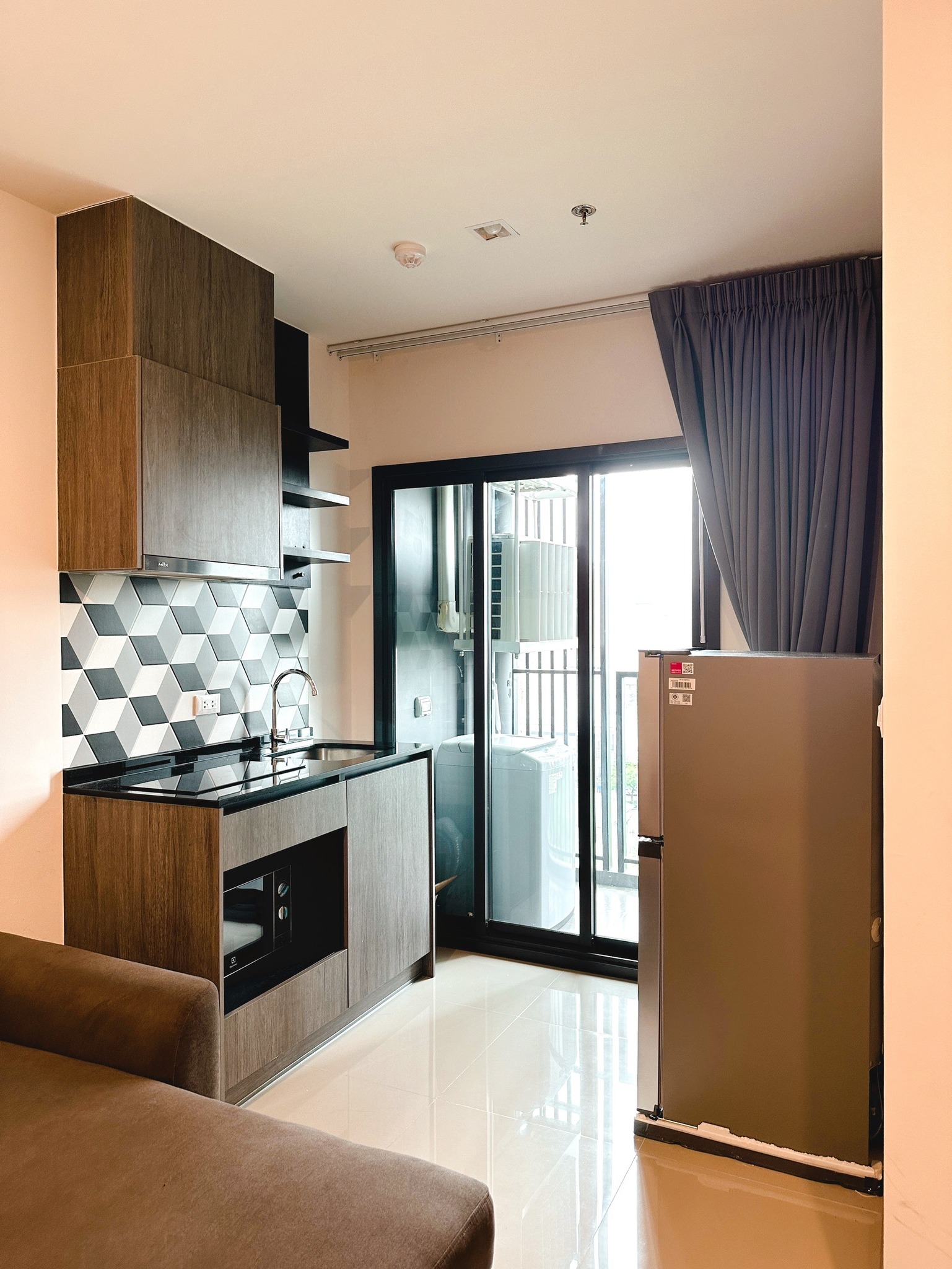 ปล่อยเช่าคอนโด เดอะ เบส เพชรบุรี-ทองหล่อ (The base Phetchaburi-Thonglor) - 1ห้องนอน 1ห้องน้ำ 1ห้องนั่งเล่น - ใกล้ MRT เพชรบุรี - ขนาดห้อง 28.5 ตรม. ชั้น 6