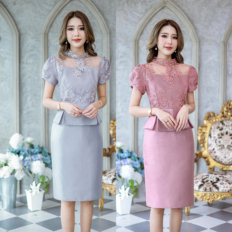 kudapy เดรสสั้นสีเทา/สีชมพูกะปิ ออกงาน ผ้าไหมญี่ปุ่น งานดีไซน์หวานๆ น่ารักแบบไทยๆ รุ่นนี้ด้านบนเป็นผ้าลูกไม้ซีทรูดีไซน์คอตั้งแขนตุ๊กตาน่ารักๆ