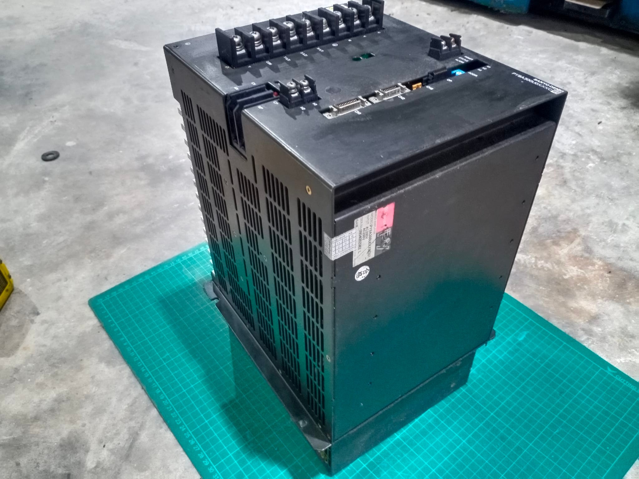 SANYO DENKI MODEL PY9A300U0XXXC07 SPINDLE SERVO DRIVE