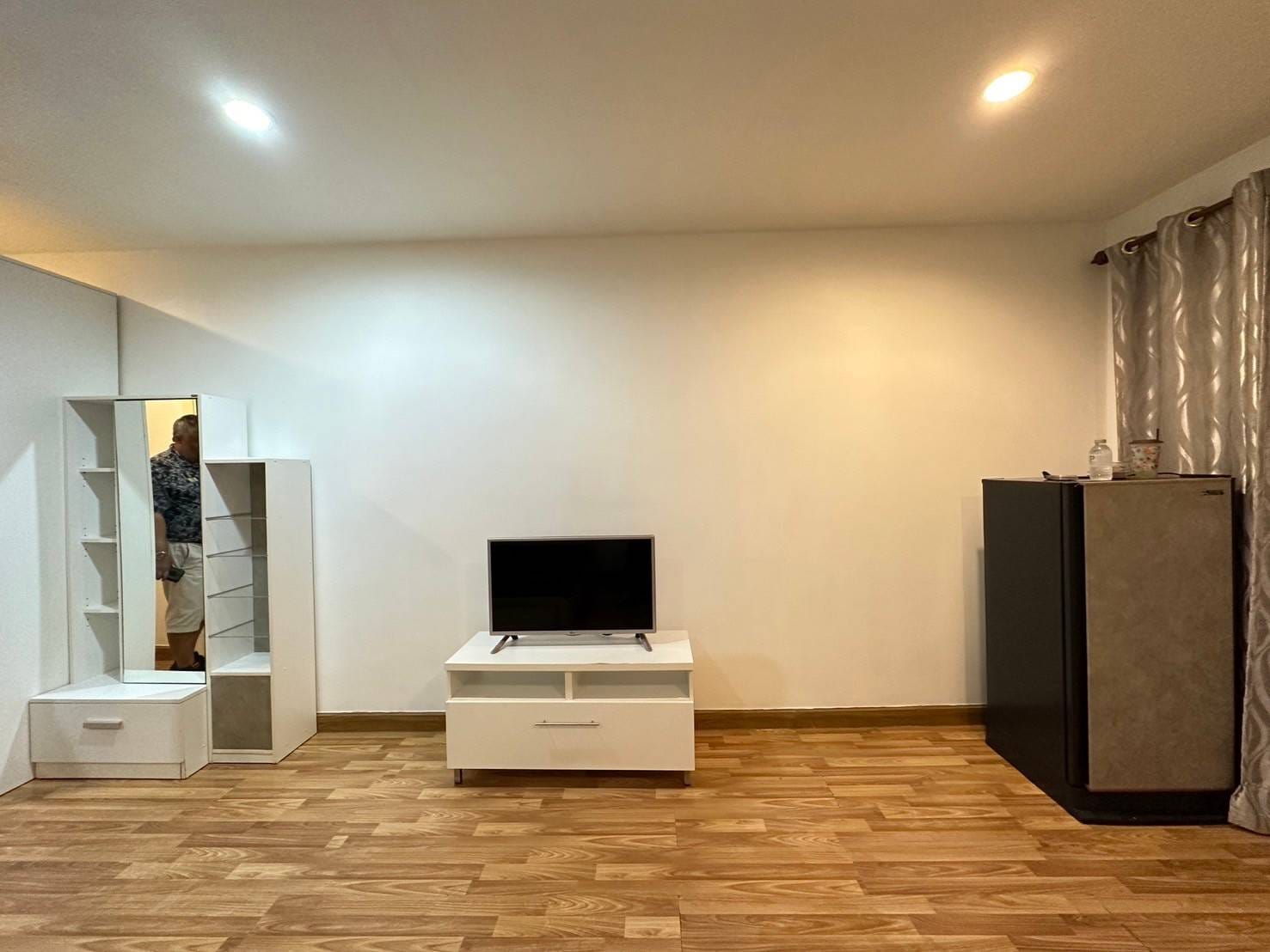 ปล่อยเช่าคอนโด Regent Home 15 แจ้งวัฒนะ (รีเจ้นท์ โฮม 15 แจ้งวัฒนะ) - เฟอร์เครื่องใช้ไฟฟ้าครบครั้น - การเดินทาง: BTS MRT วัดพระศรีมหาธาตุ