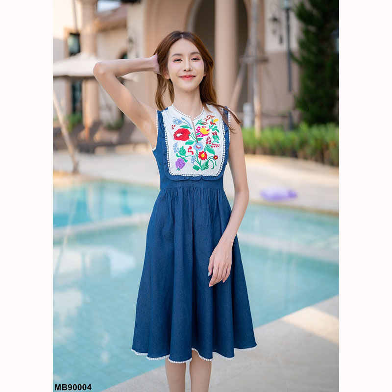 kudapy เดรสสั้นสีกรม แฟชั่น แม็กซี่เดรสยีนส์กระโปรงยาว อกปักลายดอกไม้