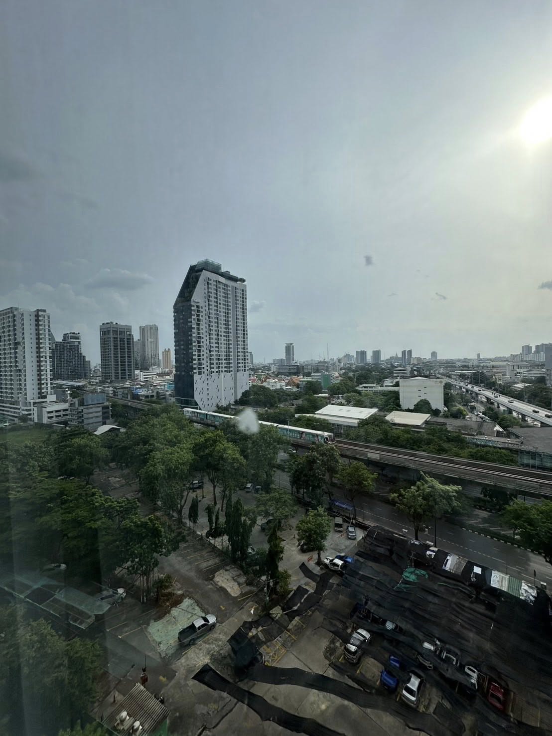 คอนโด M Jatujak (เอ็ม จตุจักร) High Rise โซนพื้นที่ BTS หมอชิต MRT จตุจักร ให้เช่าห้องแบบ 2ห้องนอน 2ห้องน้ำ ขนาดห้อง 56 ตรม. ชั้น 11 ตึก A