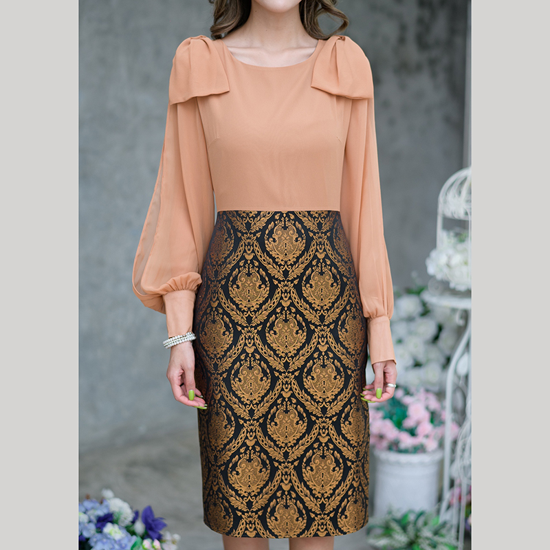 kudapy เดรสสั้นคอกลมแขนชีฟองสีดำ,สีน้ำตาลส้มอิฐ งานผ้าตัดต่อ 2 ชนิดผสมผสานกันอย่างลงตัว ด้านบนเป็นผ้าชีฟองพริ้วๆ