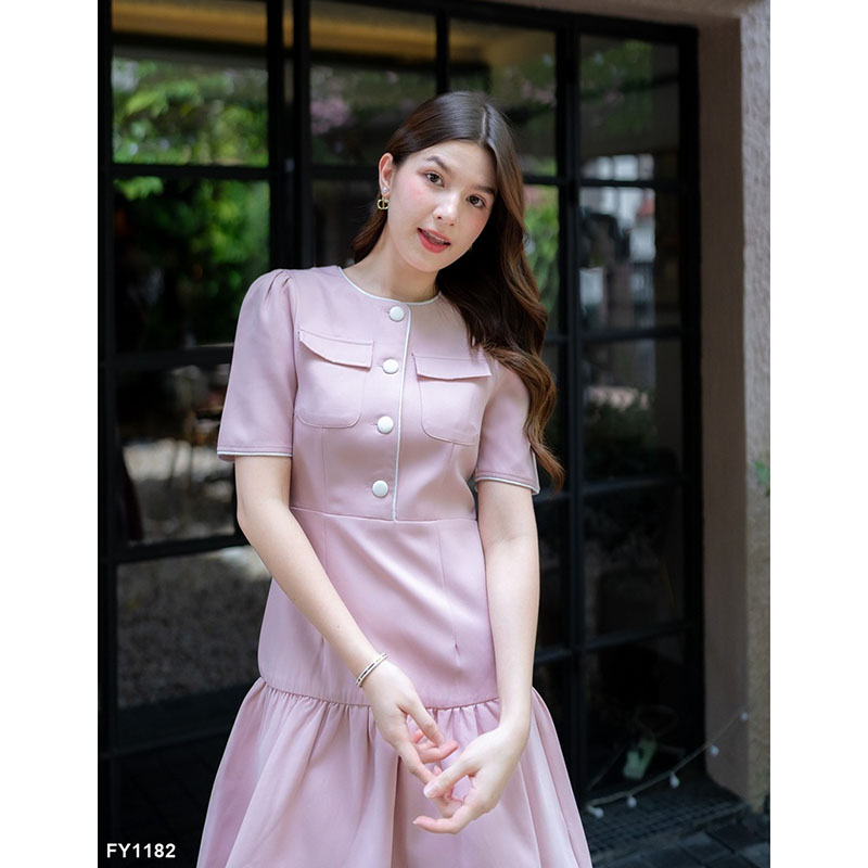kudapy เดรสสั้นสีกรม/สีครีม/สีชมพู พยาบาลชายระบายสีพื้นแต่งกระดุม4ชิ้น