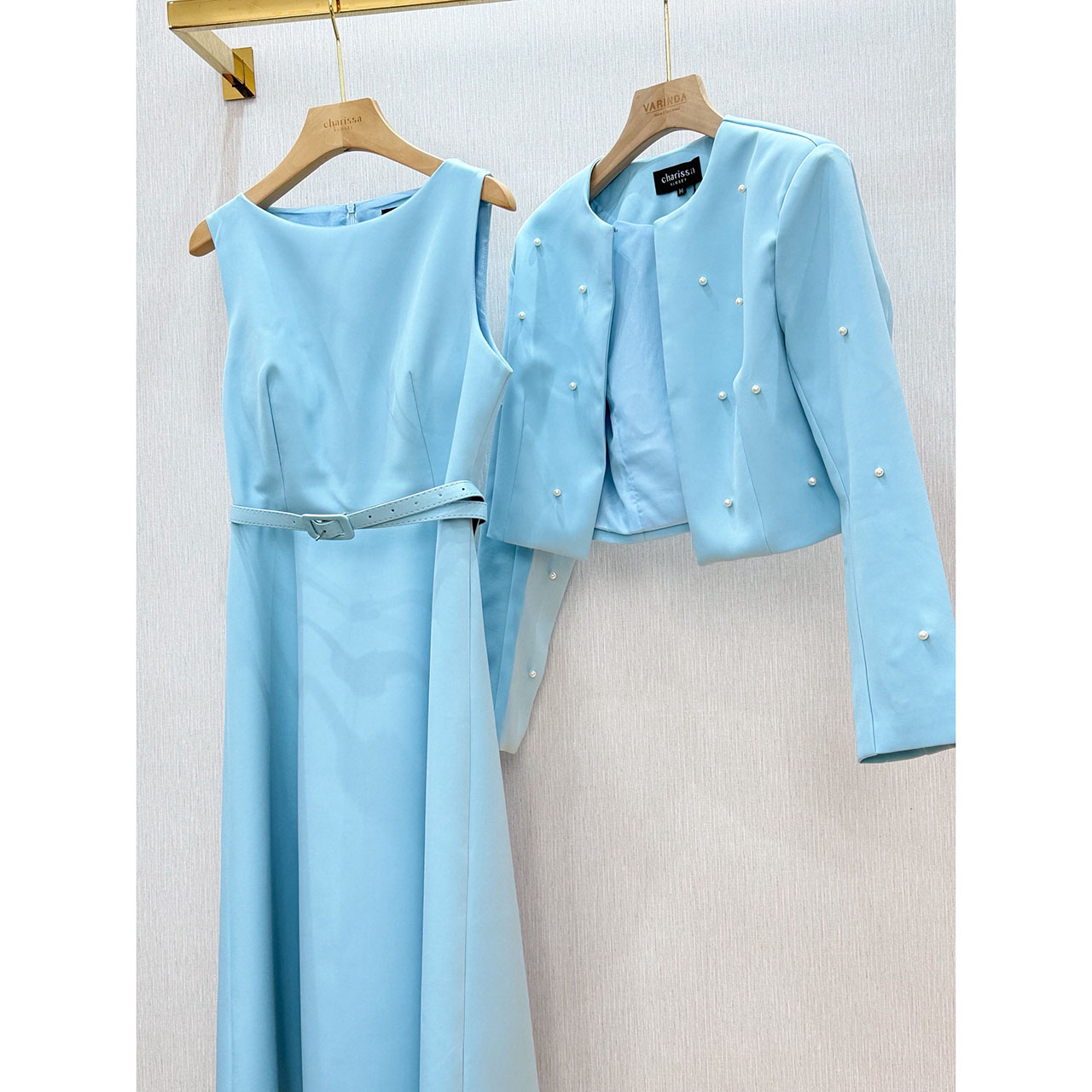 kudapy เซ็ท 3 ชิ้น: เดรสยาว+ครอป+เข็มขัด เสื้อคลุมติดไข่มุก เดรสออกมาให้เข้ารูปเอวสูง มีฟองน้ำในตัว ซิปด้านหลัง