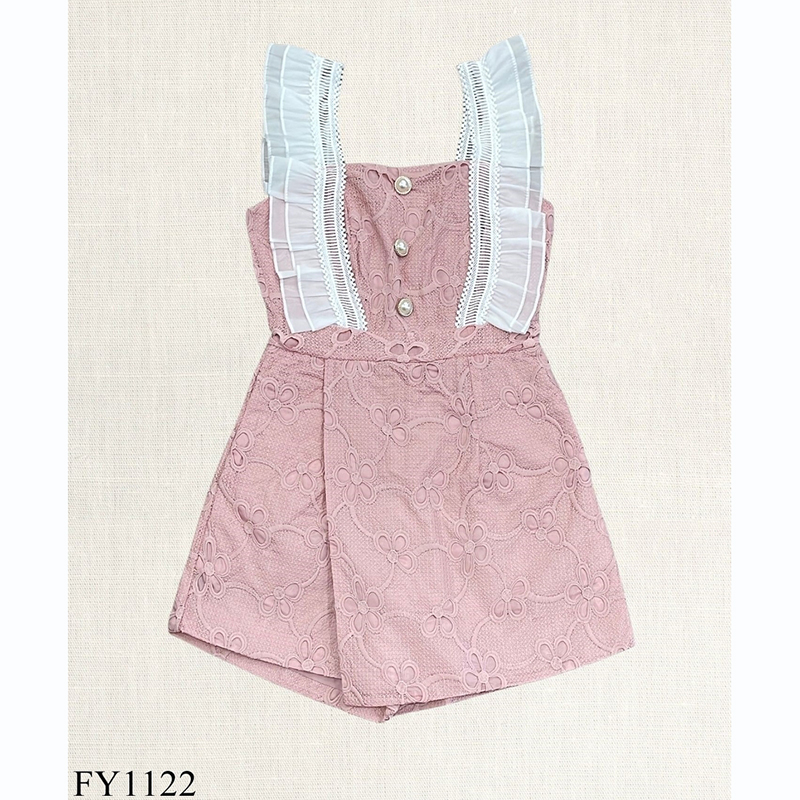 kudapy จั้มสูทขาสั้นสีขาว/สีชมพู สายเดี่ยวระบายลูกไม้สวยน่ารักดูดี