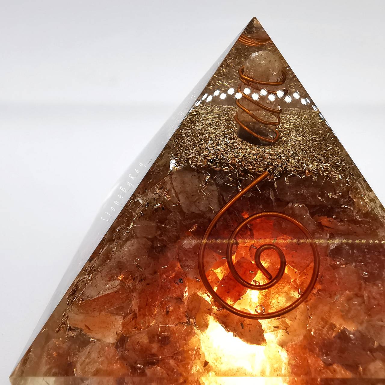 พีระมิดออร์โกไนท์หินซันสโตน Sunstone