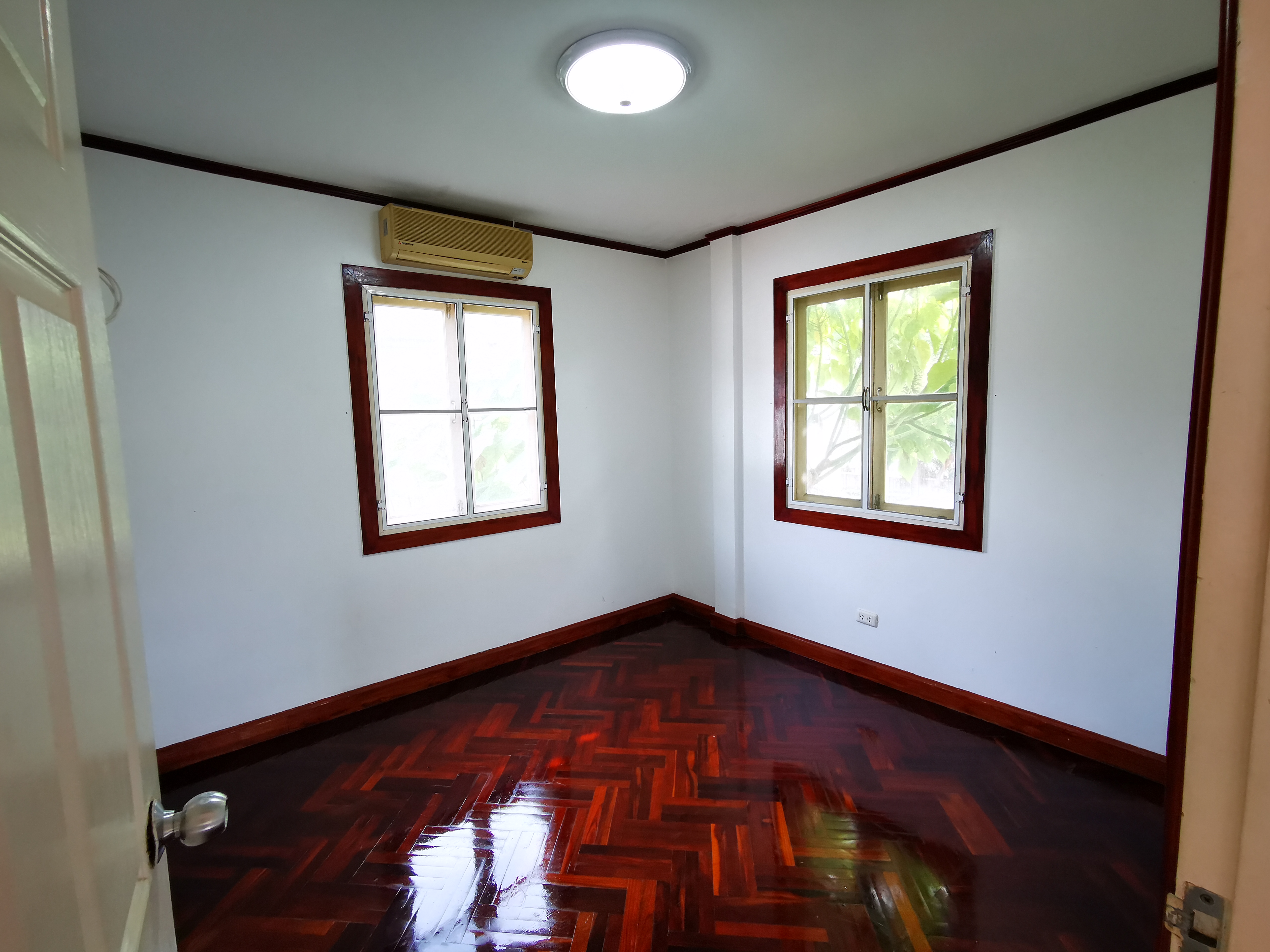 ใกล้ทะเล ใกล้ภูเขา บ้านเดี่ยว วิวภูเขา บ้าน2ชั้น 3นอน 2น้ำ สวนขนาดใหญ่ ทะเลสาบ แลนด์แอนด์เฮ้าส์ พาร์ค ภูเก็ต แลนด์ แอนด์ เฮ้าส์ พาร์ค ภูเก็ต Near Beach Near Mountain Detatched House 2 Storey Mountain Views 3 Bed 2 Bath Big Garden and Lake in common Area F