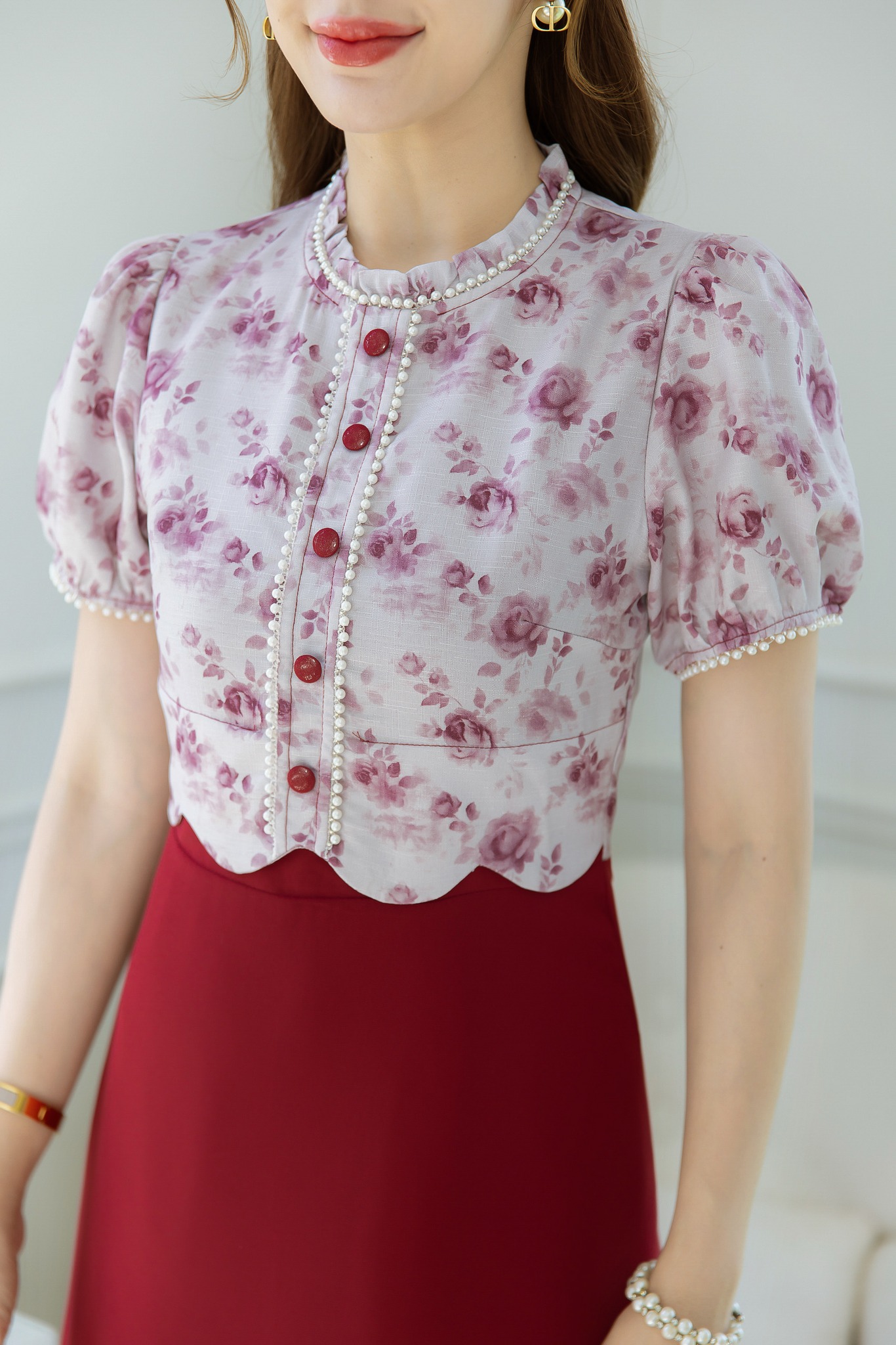 kudapy เดรสคอจีบเอวเคริฟแต่งมุก สวยหวานดูแพง ช่วงตัวใช้ผ้าพิมพ์ลายดอกอัดกาว กระโปรงเป็นผ้าชีฟอง