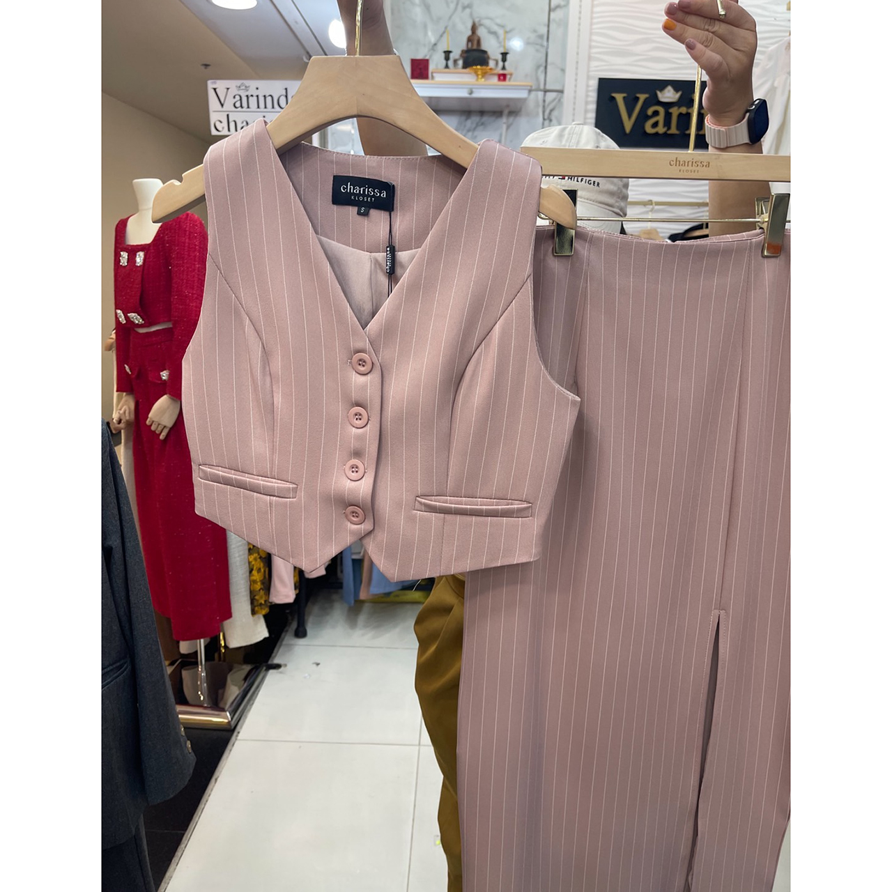 kudapy ชุดเซ็ทสีชมพูกะปิ/สีชมพูนู้ด/สีครีม ลายริ้วเสื้อแขนกุด+กระโปรงยาวผ่าหน้า สวยเกร๋มาก