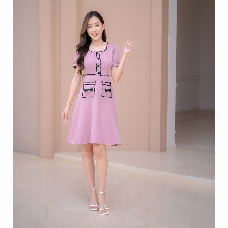 kudapy เดรสสั้นสีฟ้า/สีชมพู/สีน้ำตาล แต่งแถบกระเป๋าโบว์ สวยดูดี