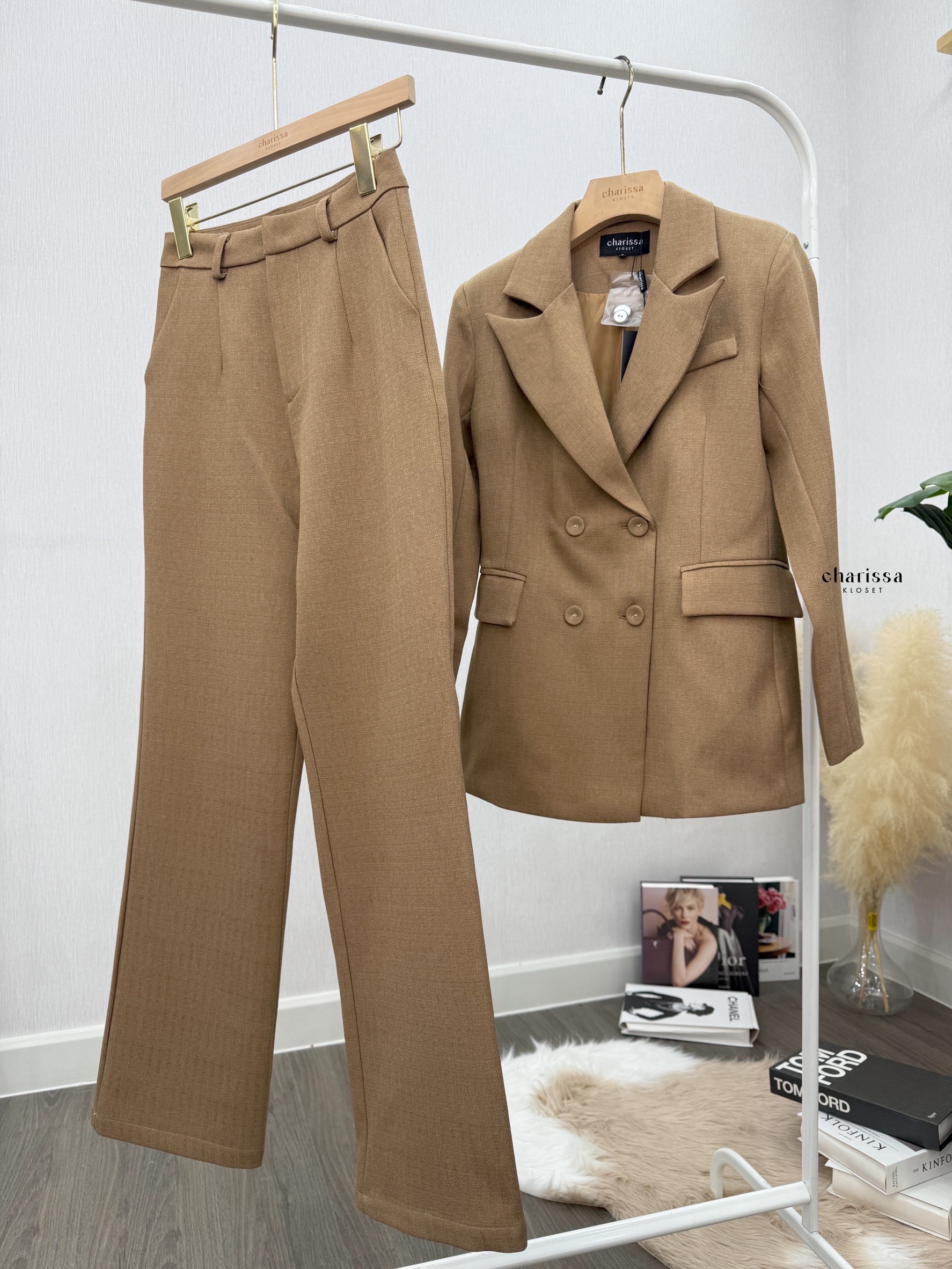 kudapy เซ็ทสูท ผ้าทอชนิดพิเศษ ยับยาก อัดกาวทั้งชุด เสื้อสูททรงทันสมัยออกออกแบบให้มีทรงยาวเข้ารูป