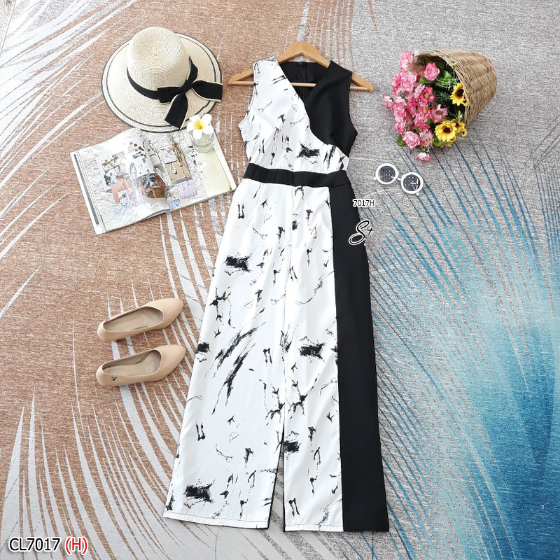 kudapy จั๊มสูทขายาวสีดำ ทรงไขว้ป้ายอก ทรงแขนกุด เนื้อผ้าอิตาลี ตัดต่อผ้าสลับสีพื้นดำกับผ้าลายหิน