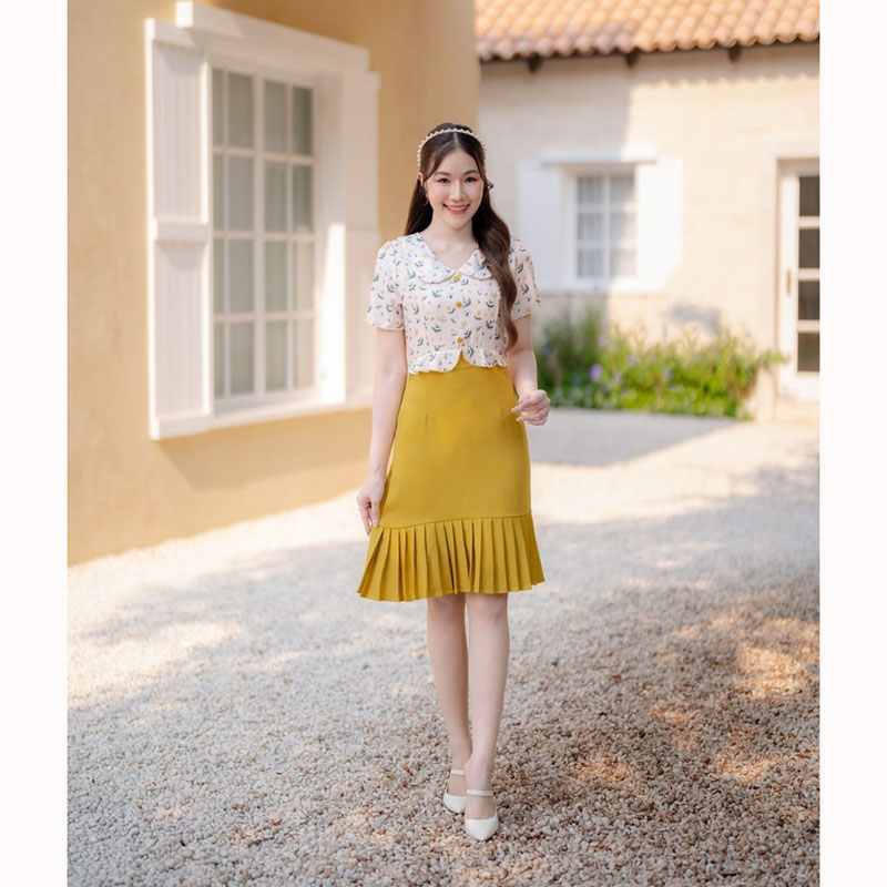 kudapy มินิเดรสสั้นสีเหลือง/สีชมพู/สีกรม เข้ารูป ปลายกระโปรงจีบระบาย คอปกลายดอกแต่งซิปด้านหลัง ทรงสวย