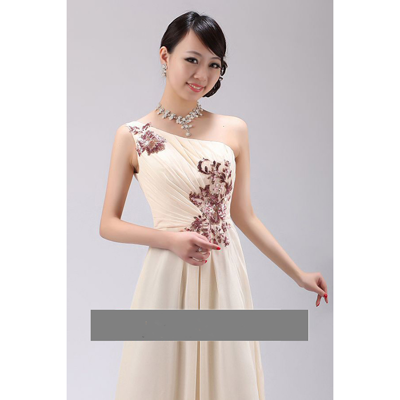 kudapy เดรสยาวสีแดง/ครีม/น้ำเงิน ไหล่เดียว แต่งลูกไม้ปักเลื่อมละเอียด ช่วงอกจับเดรปสวย