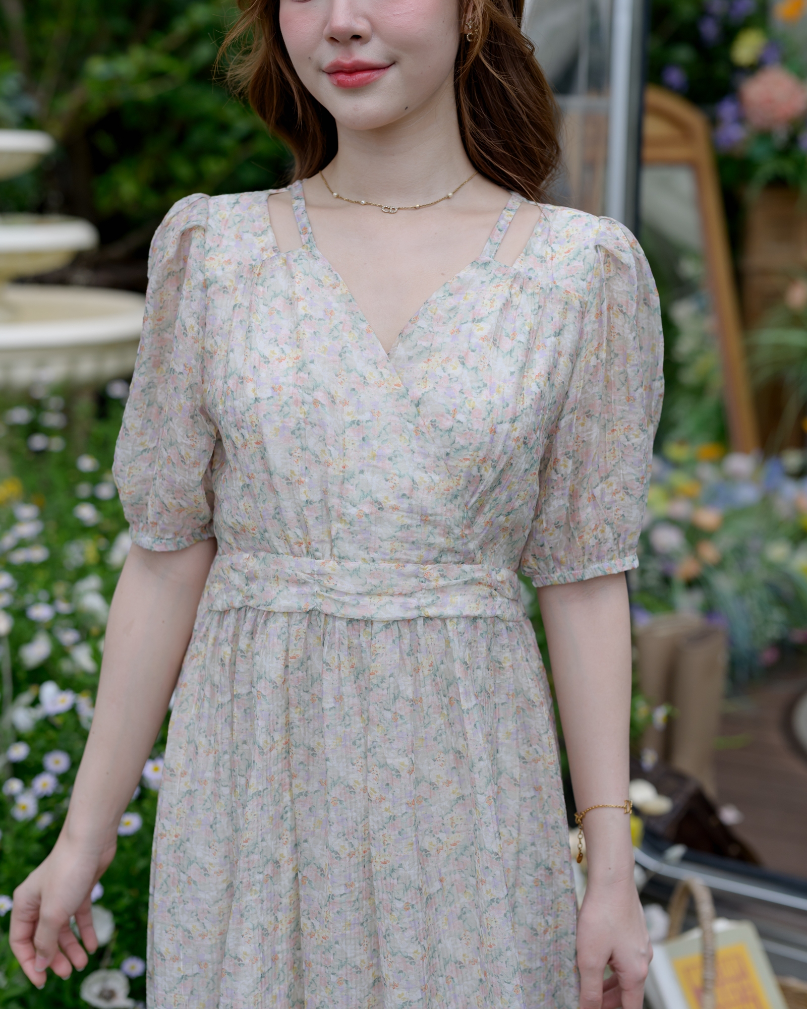 kudapy เดรสยาวดีไซน์หวานละมุนมีกลิ่นอายของความวินเทจ ลายพริ้นท์ดอกไม้เล็กๆ เหมือนวิ่งเล่นในทุ่งดอกไม้