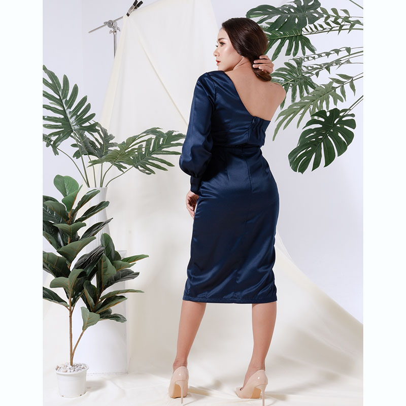 kudapy เดรสสั้นสีแดง/สีเทา/สีกรม ไปงานแต่งงานสีกรมท่า ไหล่เฉียงข้างแขนยาว ทรงเข้ารูป แนวเรียบหรู สวย ดูดี