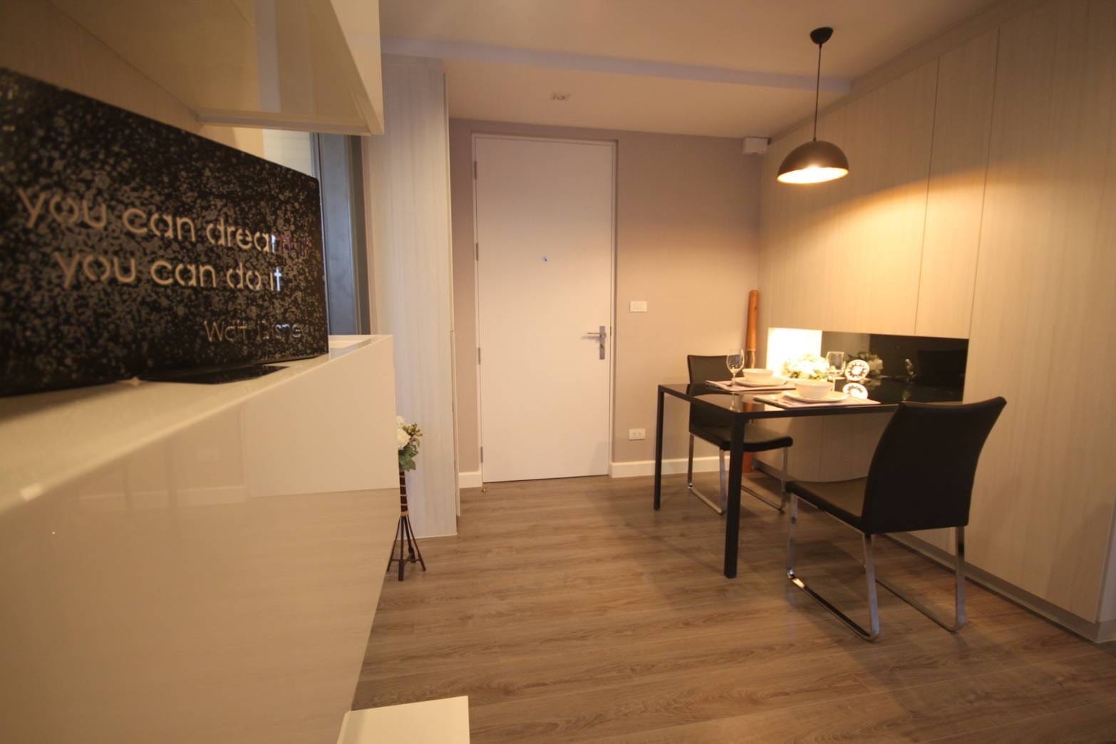 ให้เช่า The Room Sukhumvit 40 (เดอะ รูม สุขุมวิท 40) ชั้น7ทิศตะวันออก เฟอร์ครบ