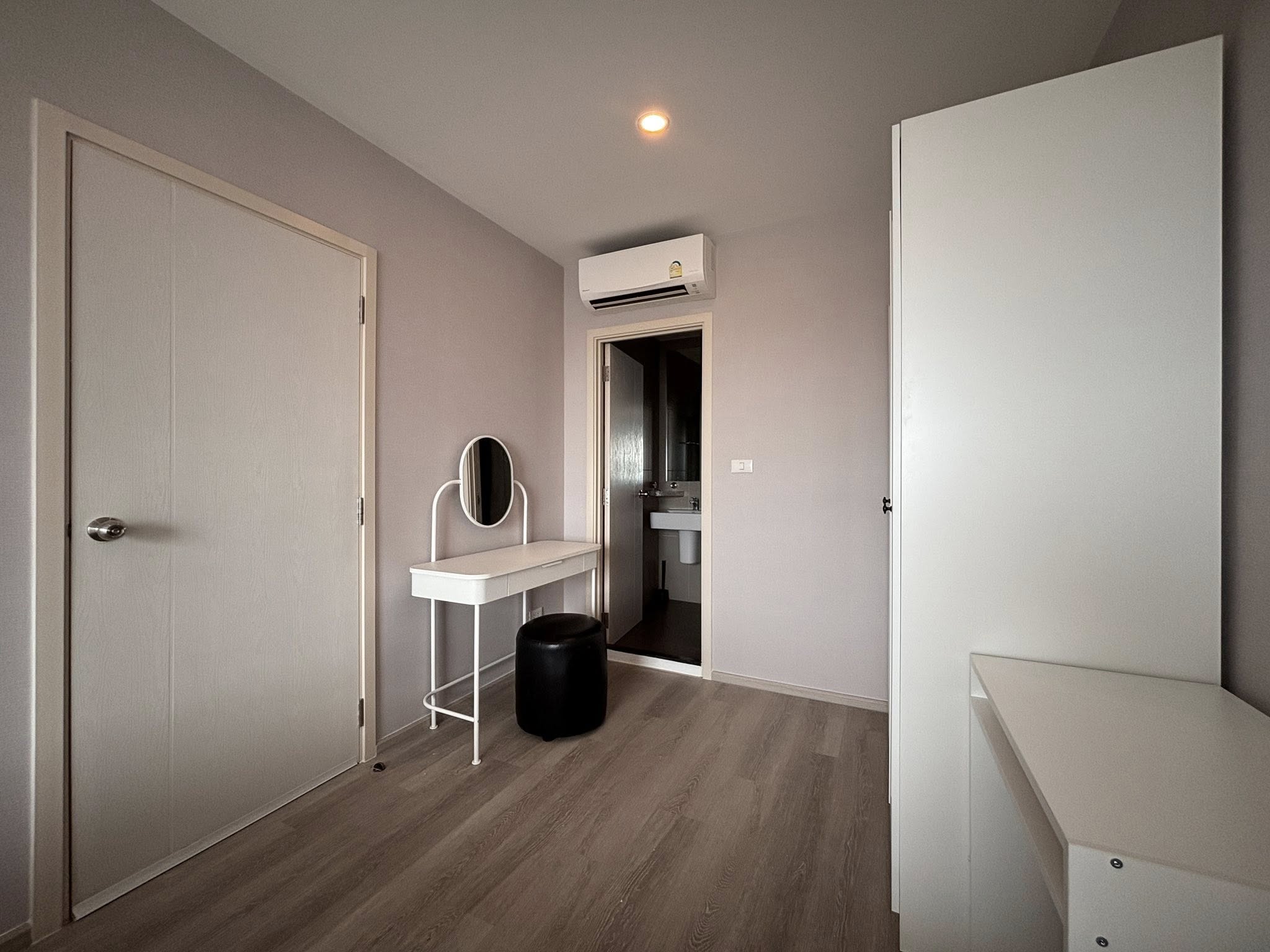 ให้เช่าคอนโด Elio Sathorn – Wutthakat (เอลลิโอ สาทร-วุฒากาศ) High Rise โซนพื้นที่ BTS วุฒากาศ 📍 ห้องแบบ 2ห้องนอน / 2ห้องน้ำ / โซนครัวปิด · ขนาดห้อง 59 ตรม. ชั้น 32