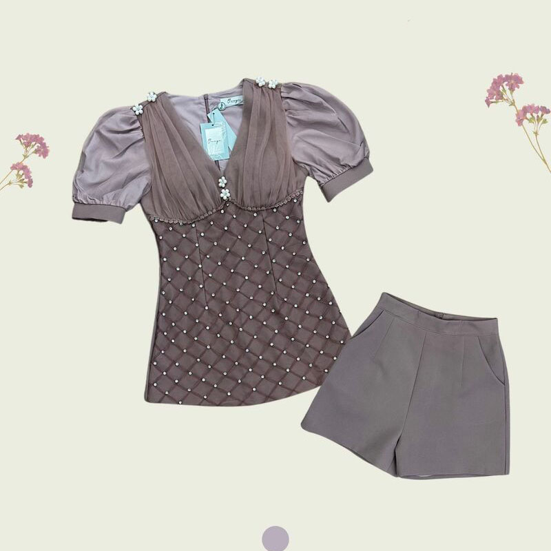 kudapy ชุดเซตเสื้อ กางเกงสีม่วง แต่งกระดุม คอวี ทรงเข้ารูป ใส่ออกงานเก๋ๆ