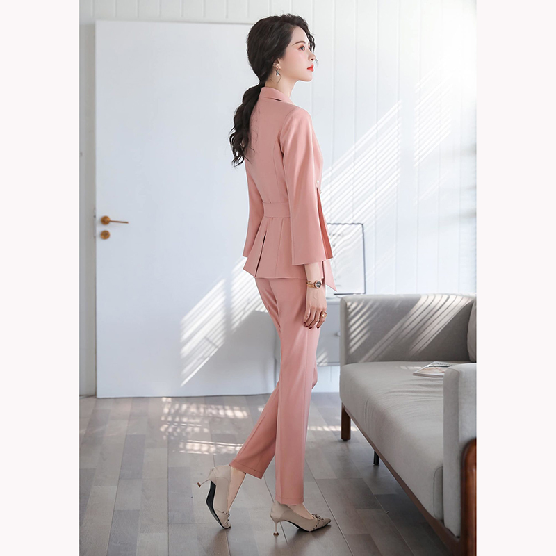 kudapy ชุดสูททำงานผู้หญิงสีพีช/สีขาว/สีดำ กระดุมมุกพร้อมกางเกง เสื้อจะเป็นทรงปล่อยมีเข็มขัดผ้ารัดเป็นปกป้าน