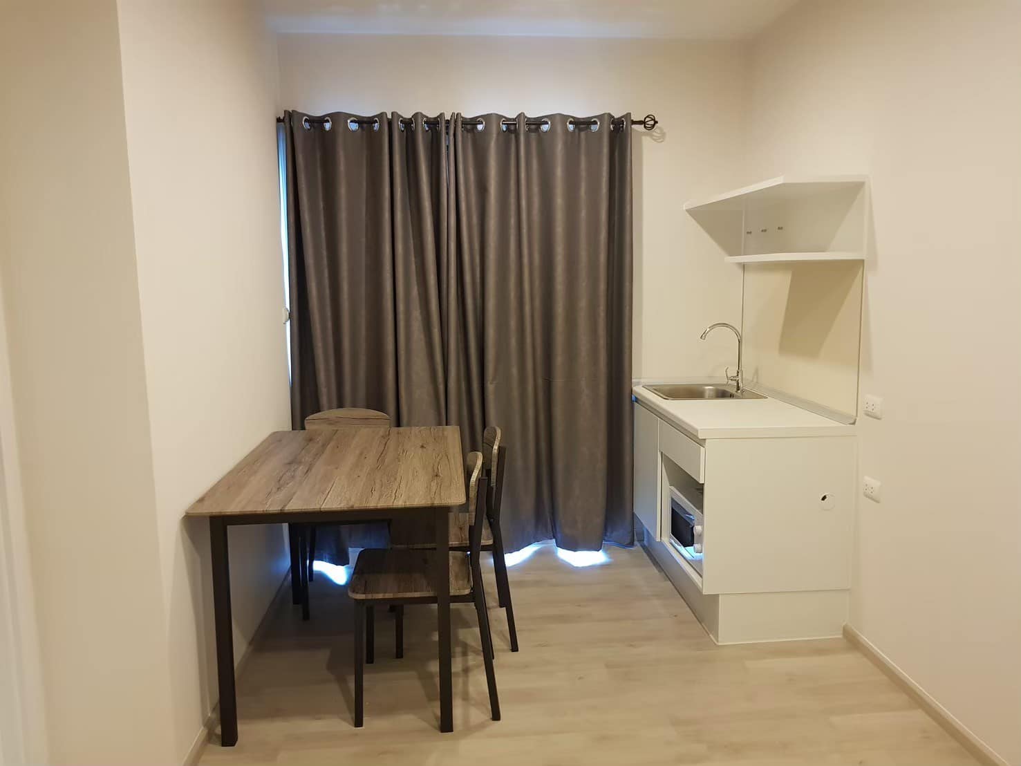 ปล่อยเช่าคอนโด Plum Condo Central Station (พลัม คอนโด เซ็นทรัล สเตชั่น) - มีเครื่องซักผ้าเฟอร์เครื่องใช้ไฟฟ้าครบครั้น - การเดินทาง: ใกล้รถไฟฟ้า MRT สามแยกบางใหญ่