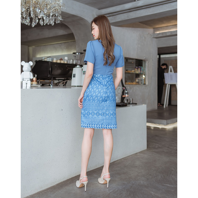 kudapy เดรสสั้นสีแดง/สีฟ้า/สีส้ม/สีชมพู คอบัวกระโปรงลายไทย สวยใส่ออกงานดูดี