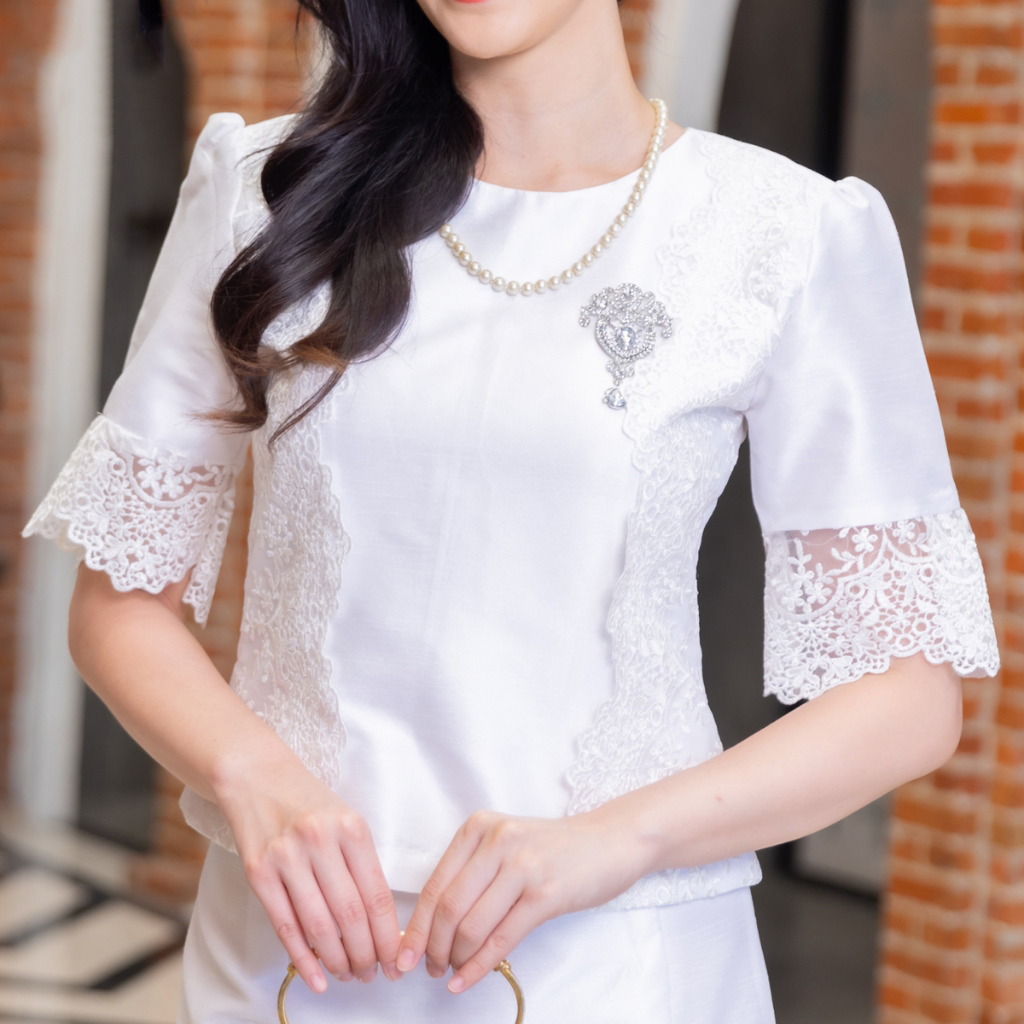 kudapy ชุดผ้าไหมแพรทิพย์สีขาว แต่งลูกไม้ฝรั่งเศส ชุดไปวัด ทำบุญ - รุ่นบัวตอง