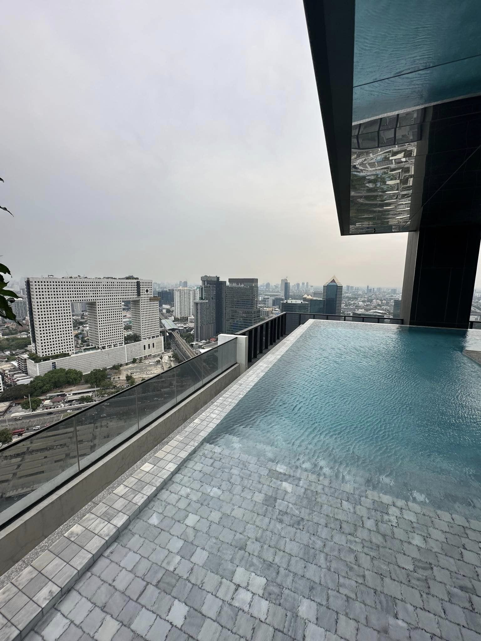 ปล่อยเช่าคอนโด Mazarine Ratchayothin (แมสซารีน รัชโยธิน) - 1ห้องนอน 1ห้องครัว 1ห้องนั่งเล่น 1ห้องน้ำ - ใกล้ BTS รัชโยธิน/เกษตร ศรีปทุม - ขนาดห้อง 33 ตรม. ชั้น 12